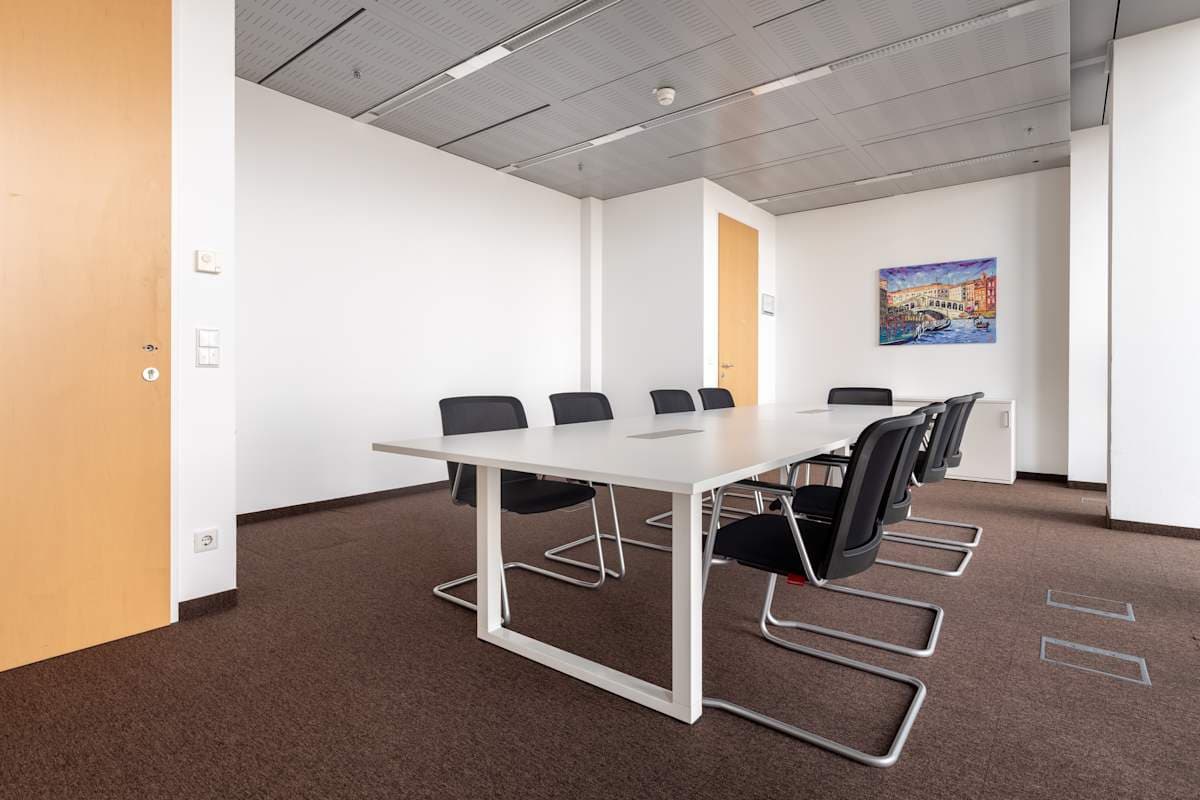 Regus Twin Towers interior photo 6