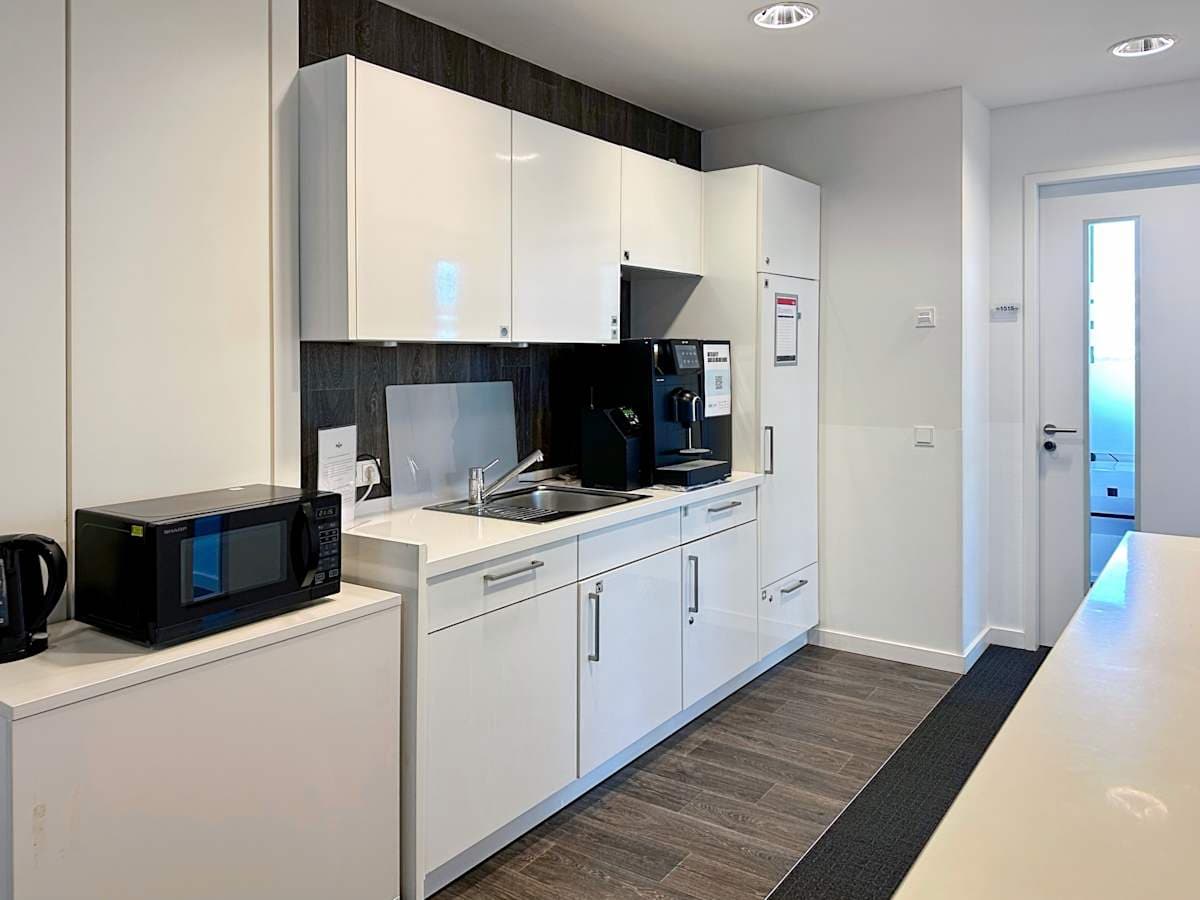 Regus - Hamburg, Mundsburg Tower interior photo 6