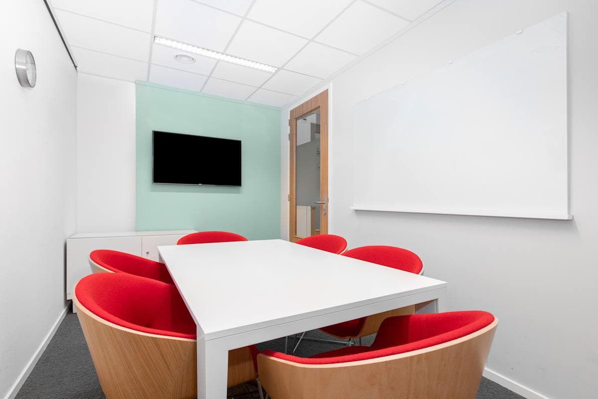 Regus Express - Amsterdam Centraal NS International interior photo 3