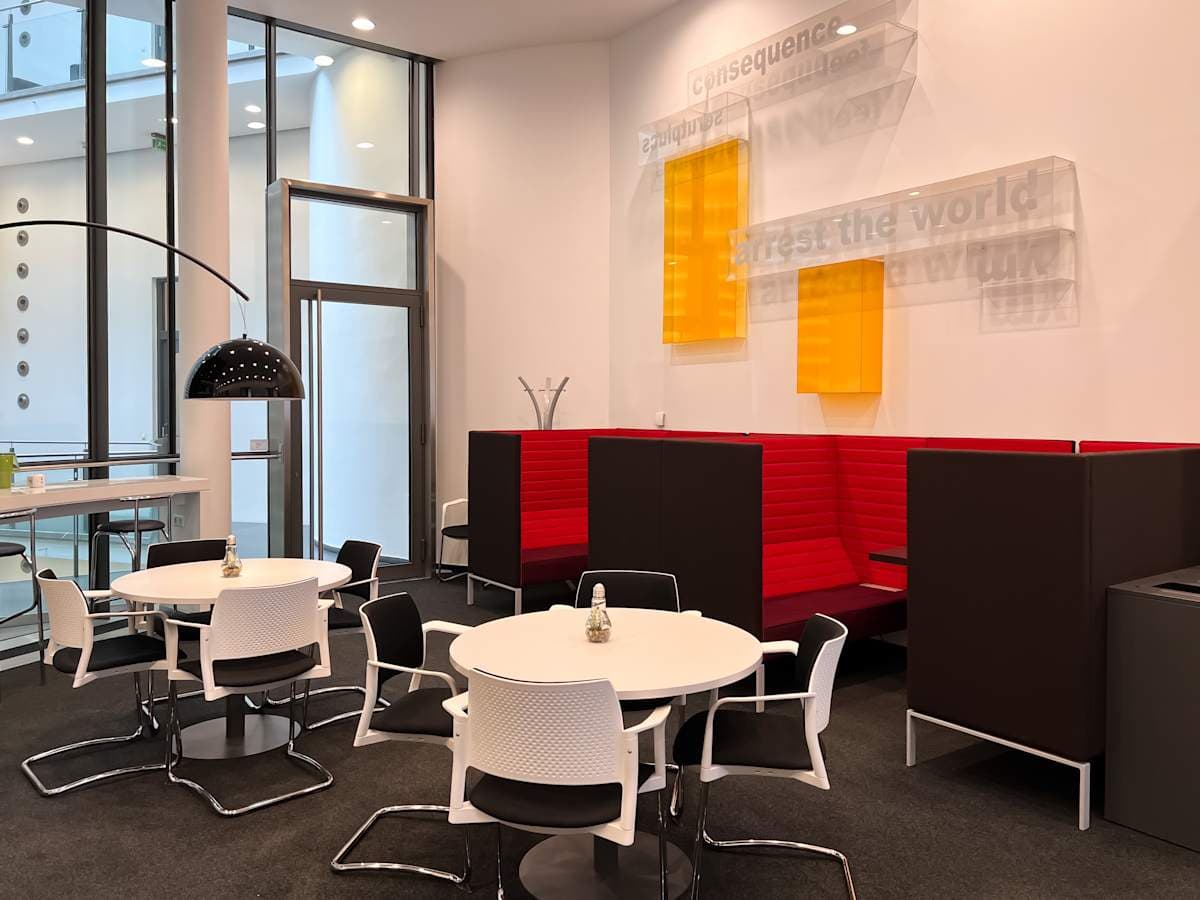 Regus Le Palais interior photo 5