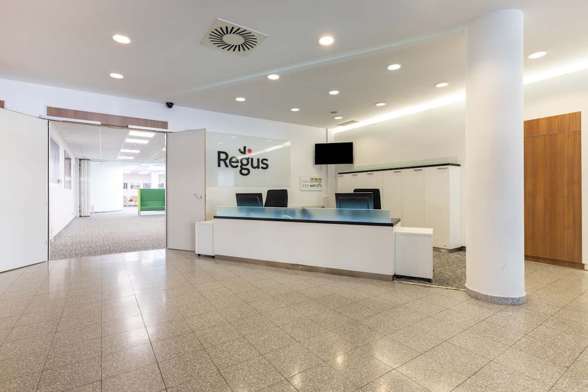Regus Cityport 11 interior photo 2