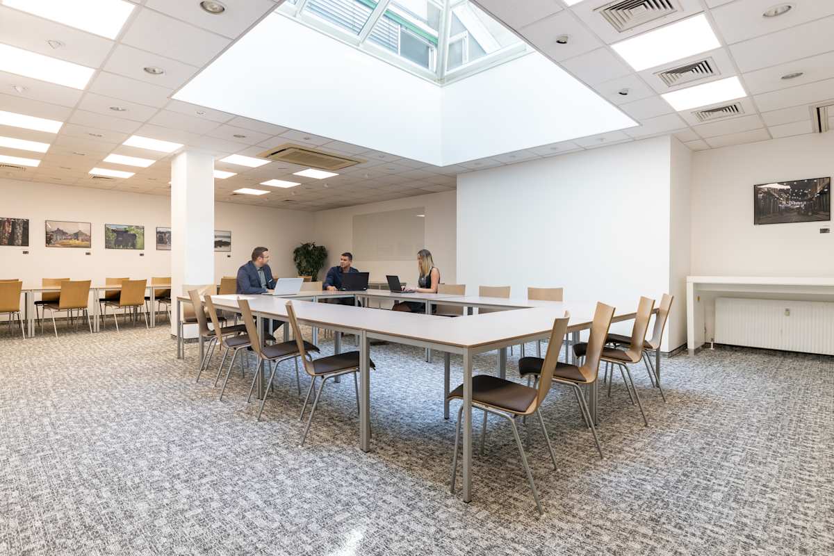 Regus Cityport 11 interior photo 3
