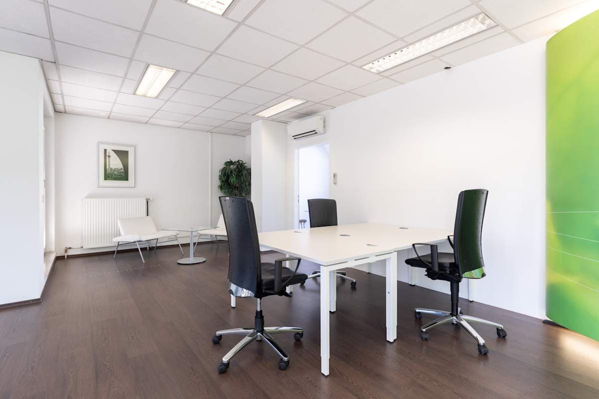 Regus Cityport 11 interior photo 9