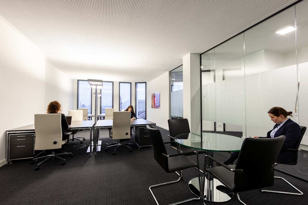 Regus Bremen City Gate interior photo 4