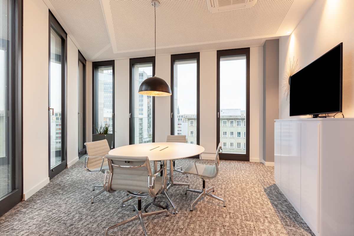 Regus Bremen City Gate interior photo 9