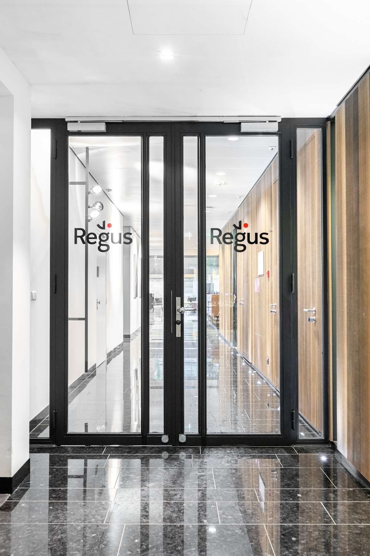 Regus - Amsterdam Atrium interior photo 7
