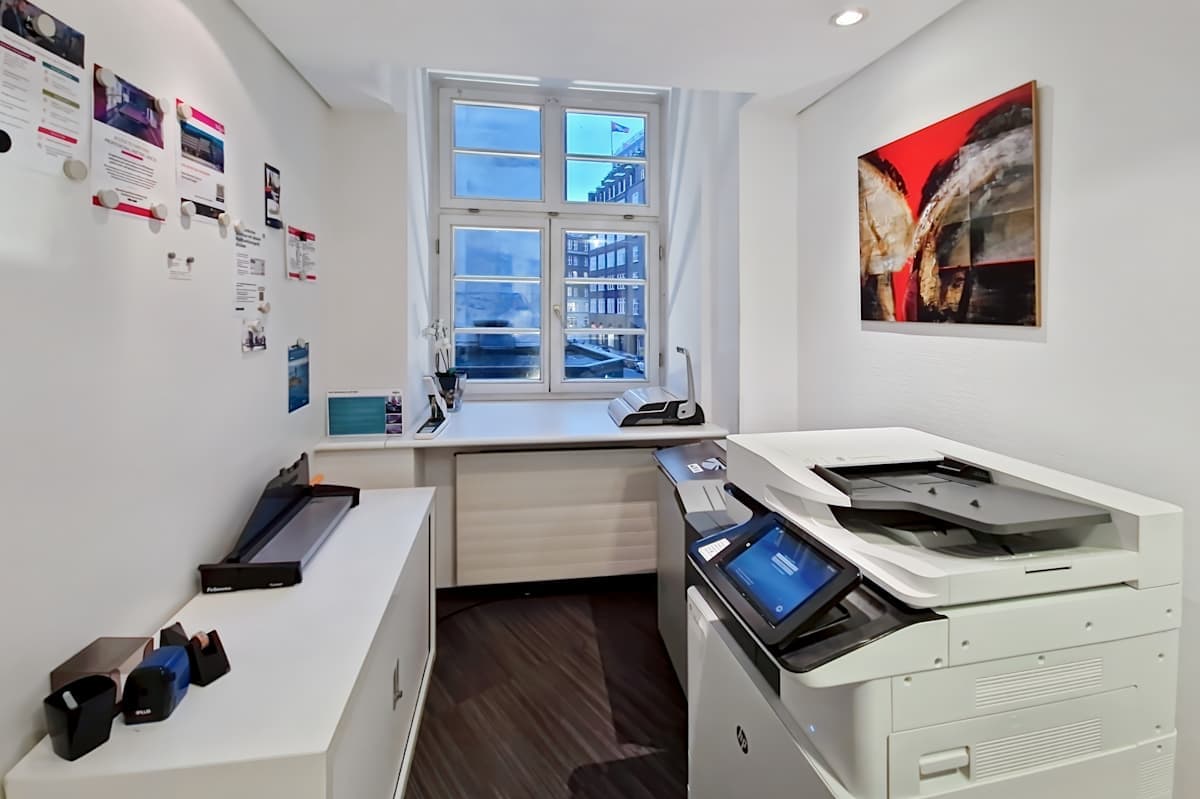 Regus - Hamburg Chilehaus interior photo 7