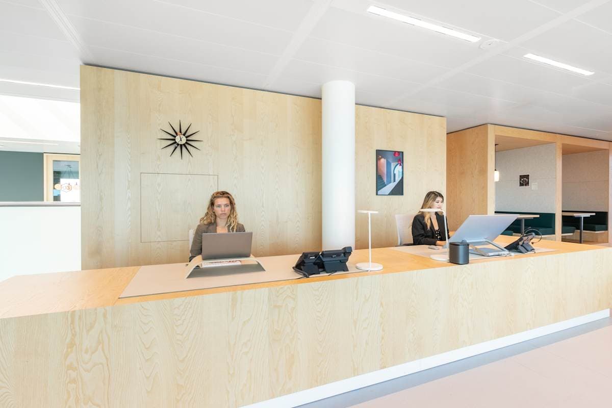 Spaces Schiphol Airport interior photo 2