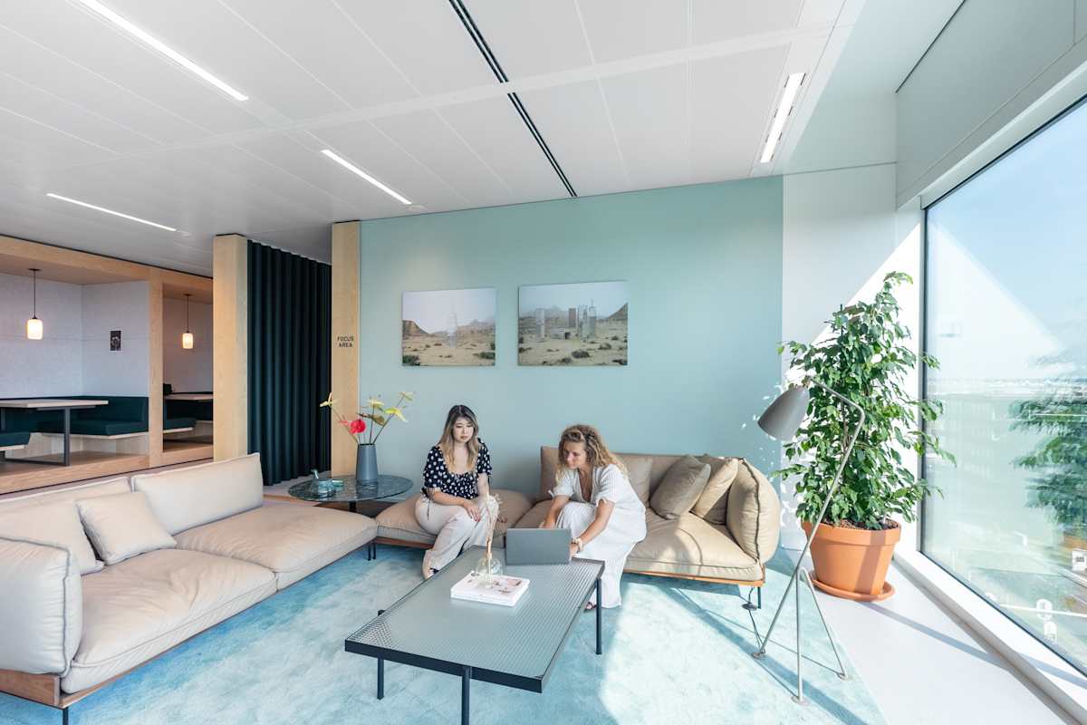 Spaces Schiphol Airport interior photo 9