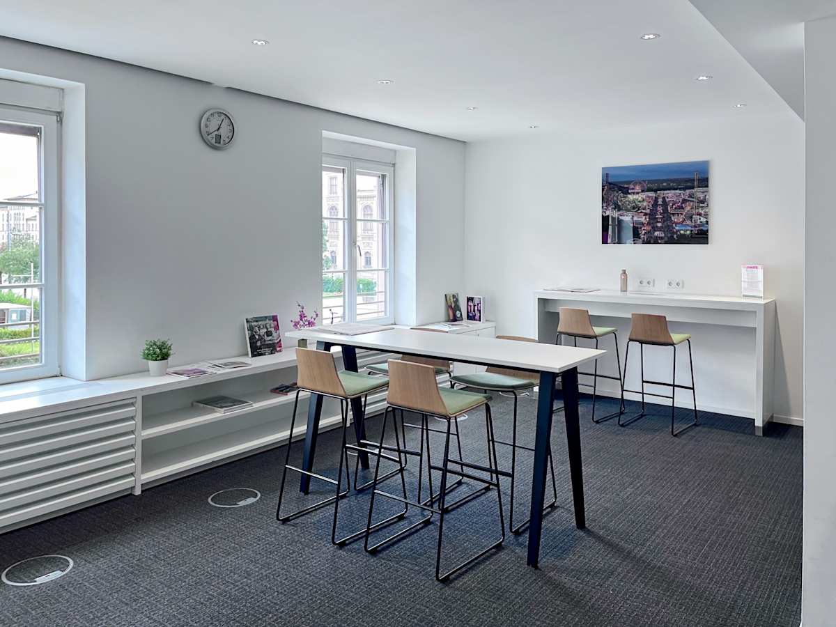 Regus - Munich Maximilianstrasse 35a interior photo 5