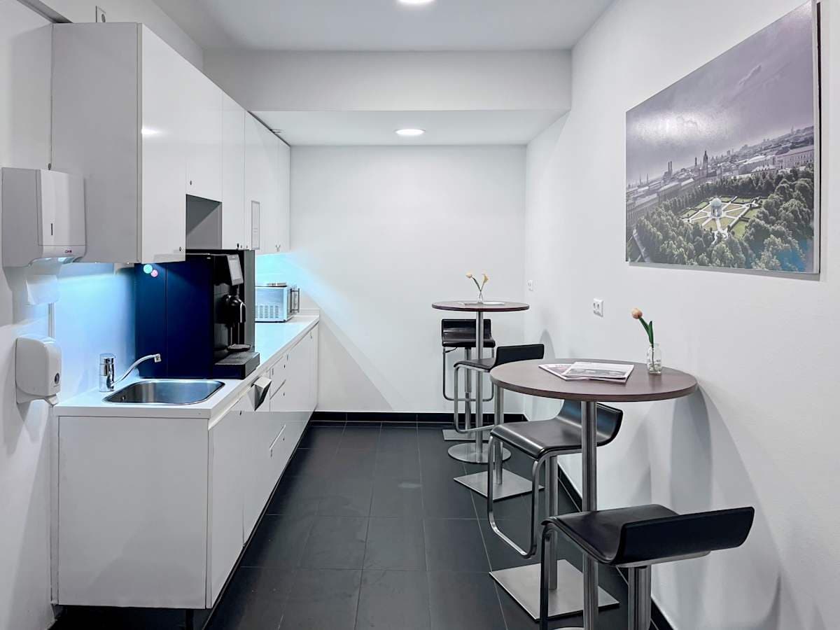 Regus - Munich Maximilianstrasse 35a interior photo 6