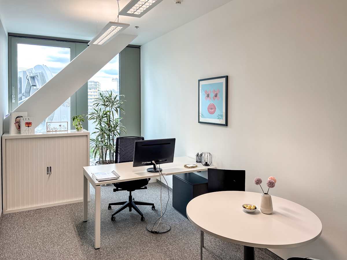 Regus Icon Tower interior photo 8