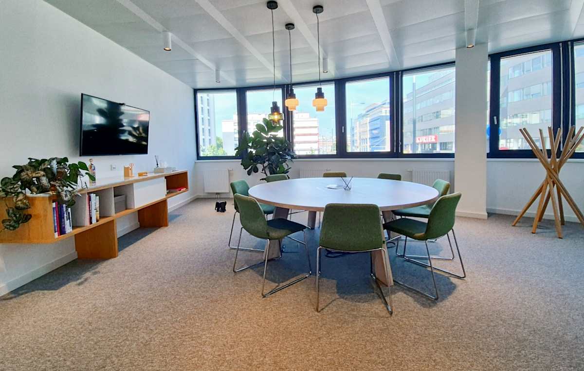 Spaces Square One interior photo 3