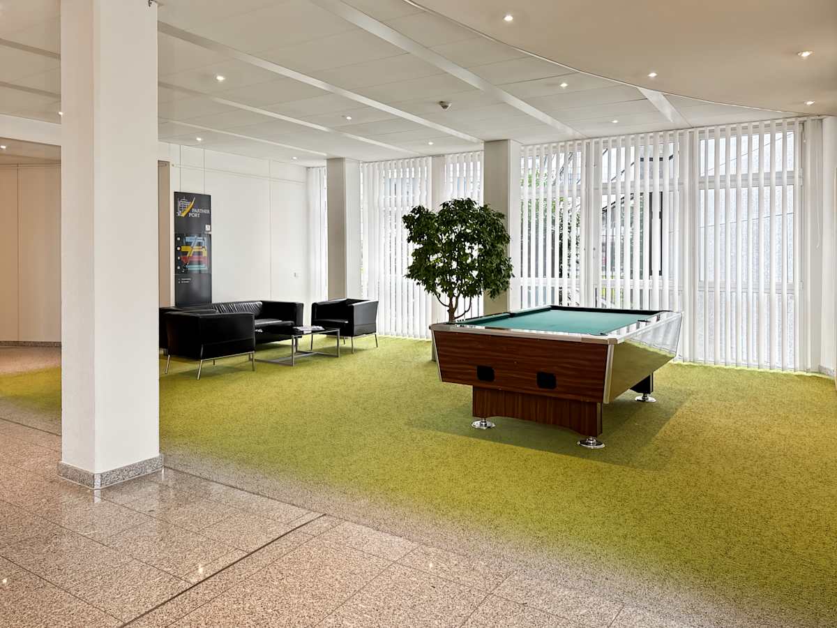 HQ SAP Partnerport interior photo 10