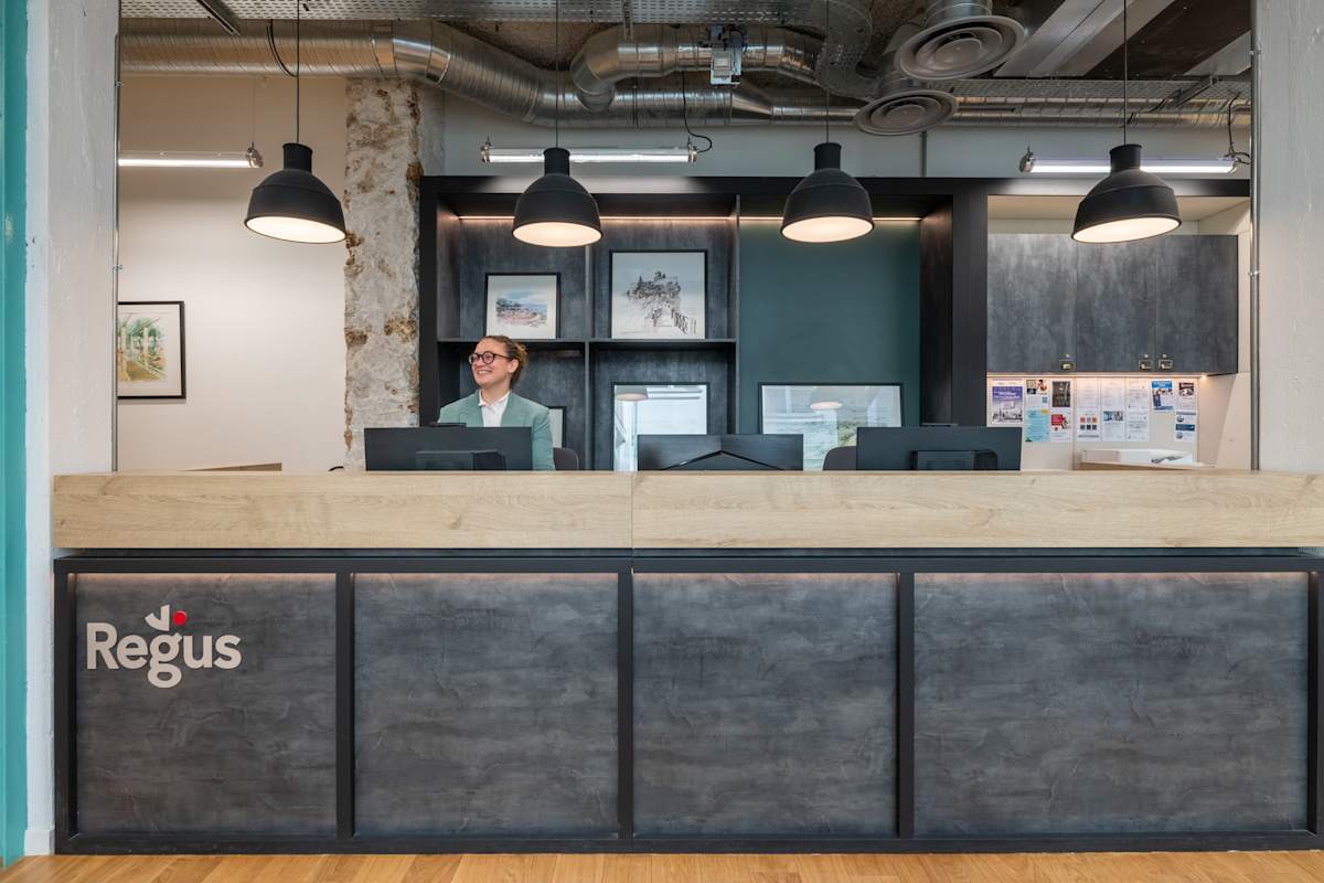 Regus - 64 Avenue Parmentier interior photo 2