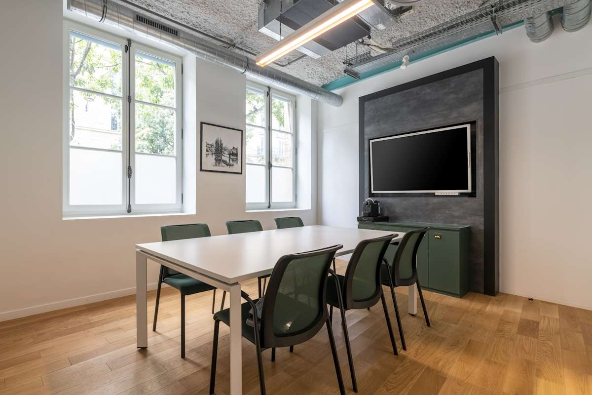 Regus - 64 Avenue Parmentier interior photo 3