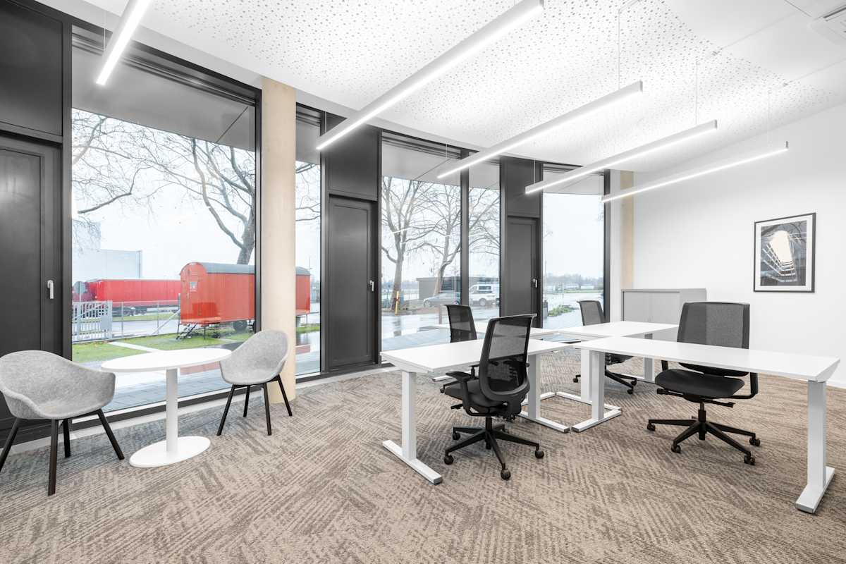 Regus Dusseldorf Theodorstraße  interior photo 4