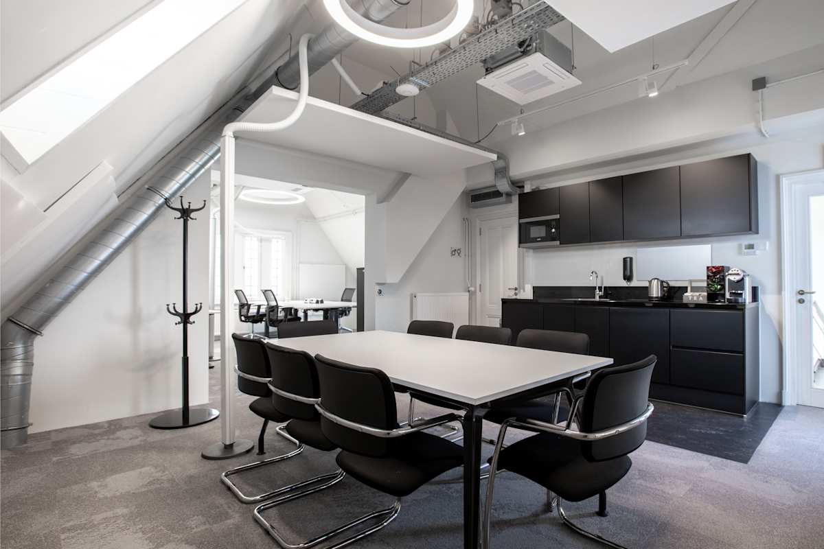 Regus - Nieuwezijds interior photo 3