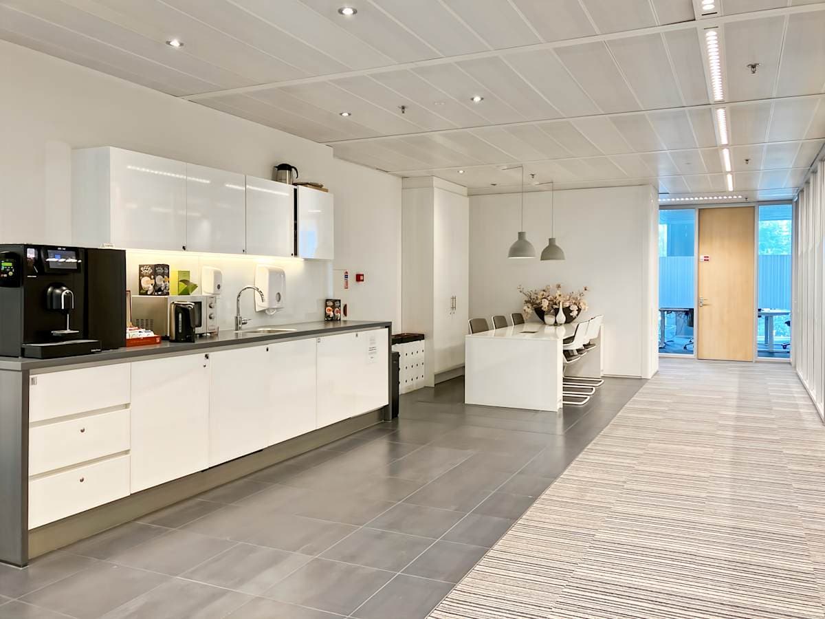 Regus - Amsterdam WTC interior photo 12