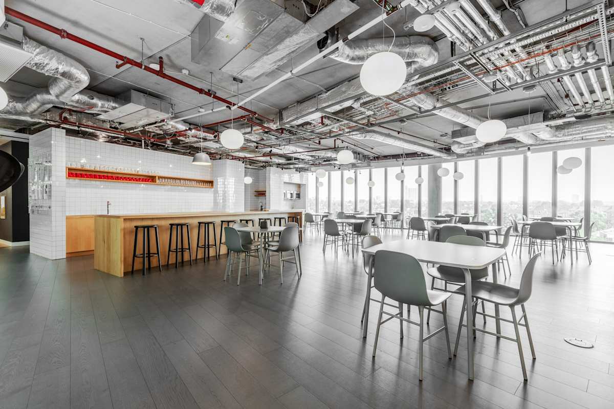 Central Working White City interior photo 6