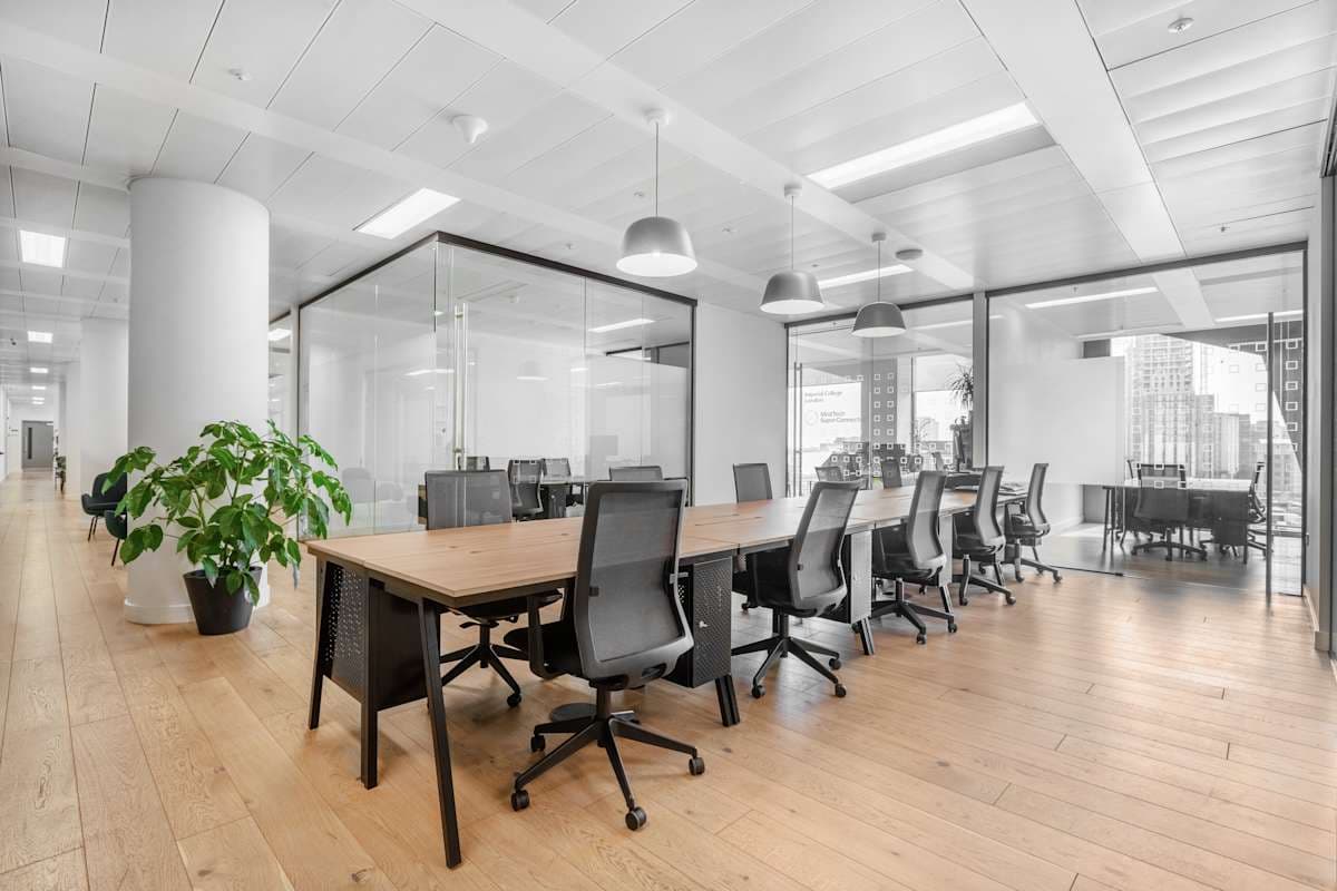 Central Working White City interior photo 8