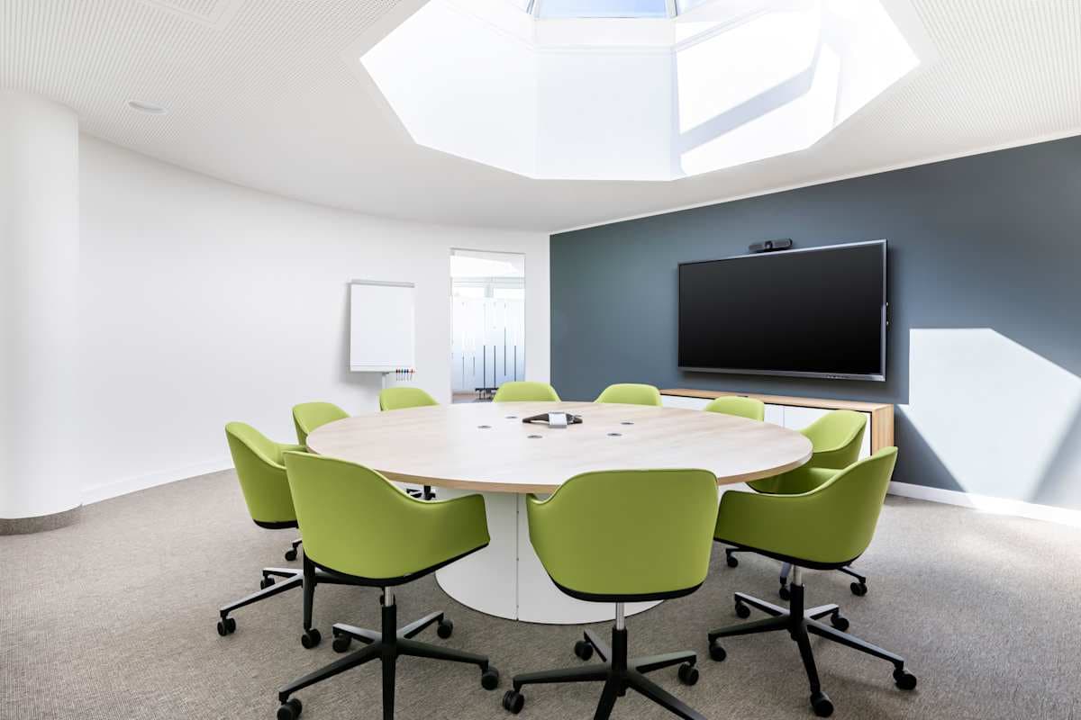 Regus Docks Ismaning interior photo 3