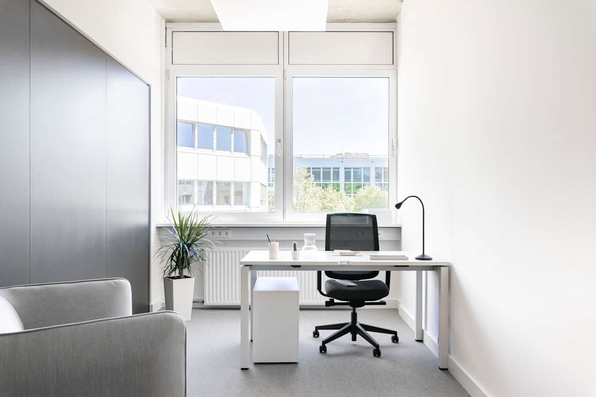 Regus Docks Ismaning interior photo 4
