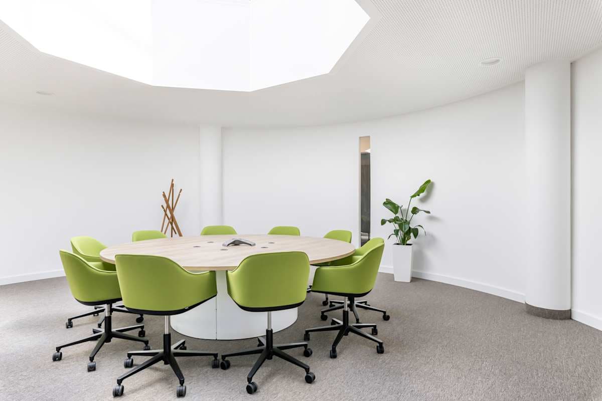 Regus Docks Ismaning interior photo 6