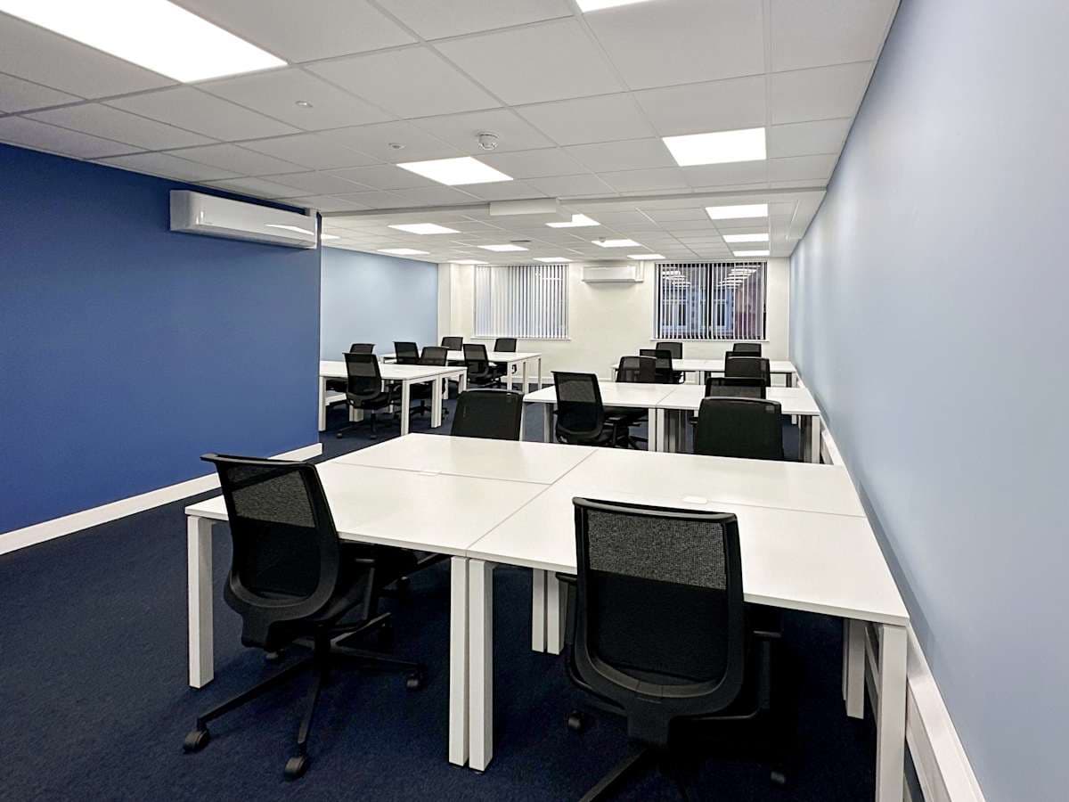 HQ 141-142 Lower Marsh interior photo 4