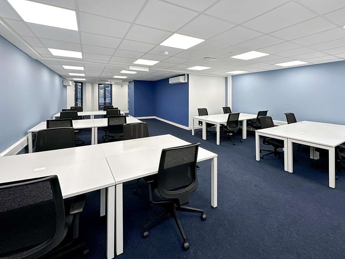 HQ 141-142 Lower Marsh interior photo 5