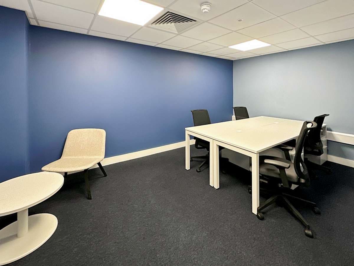 HQ 141-142 Lower Marsh interior photo 7
