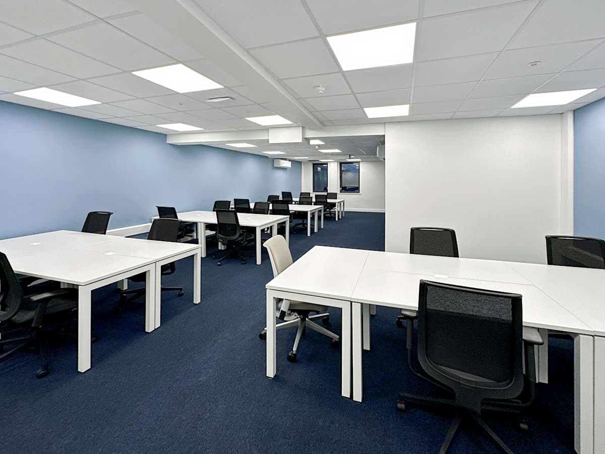 HQ 141-142 Lower Marsh interior photo 8