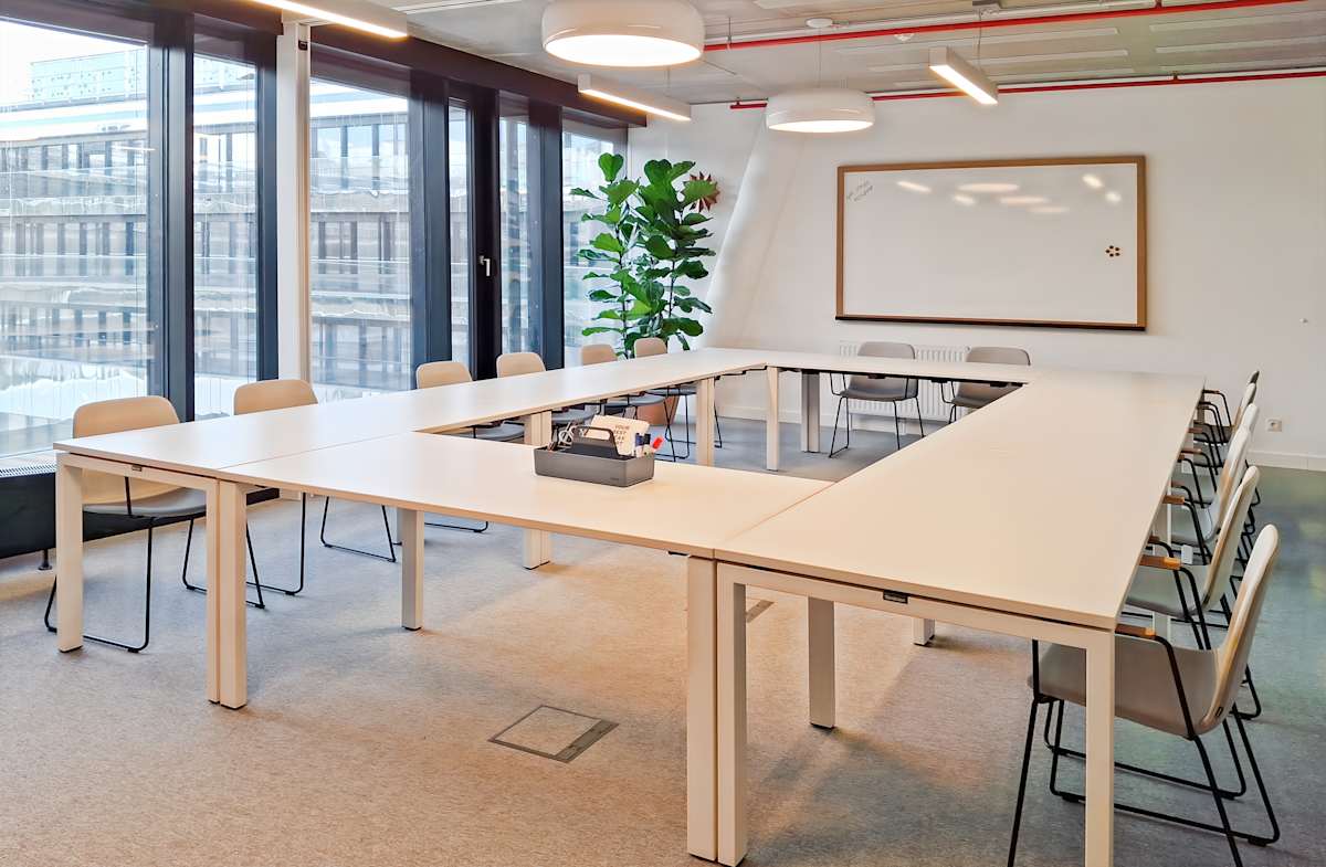 Spaces Julius-Tandler-Platz 3 interior photo 4