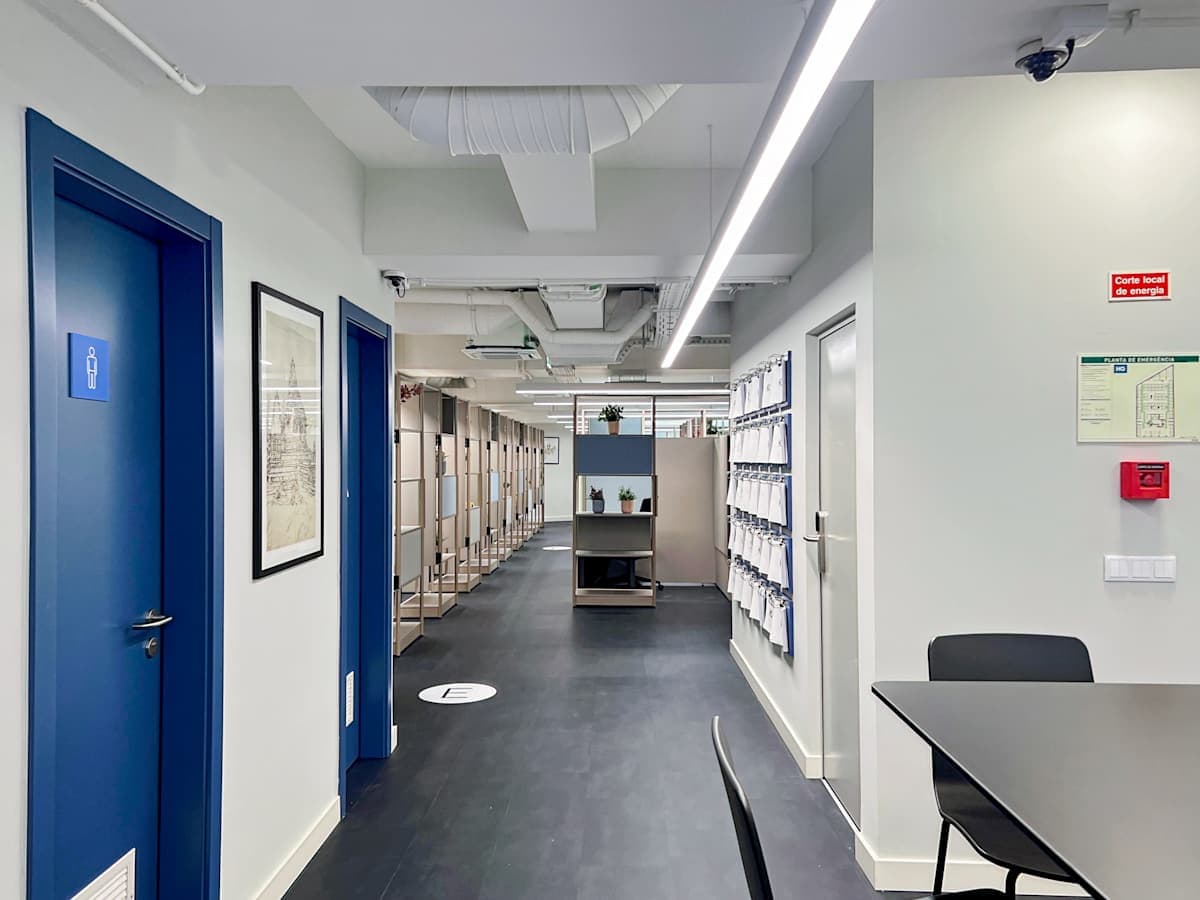 HQ R Braamcamp 52 interior photo 11