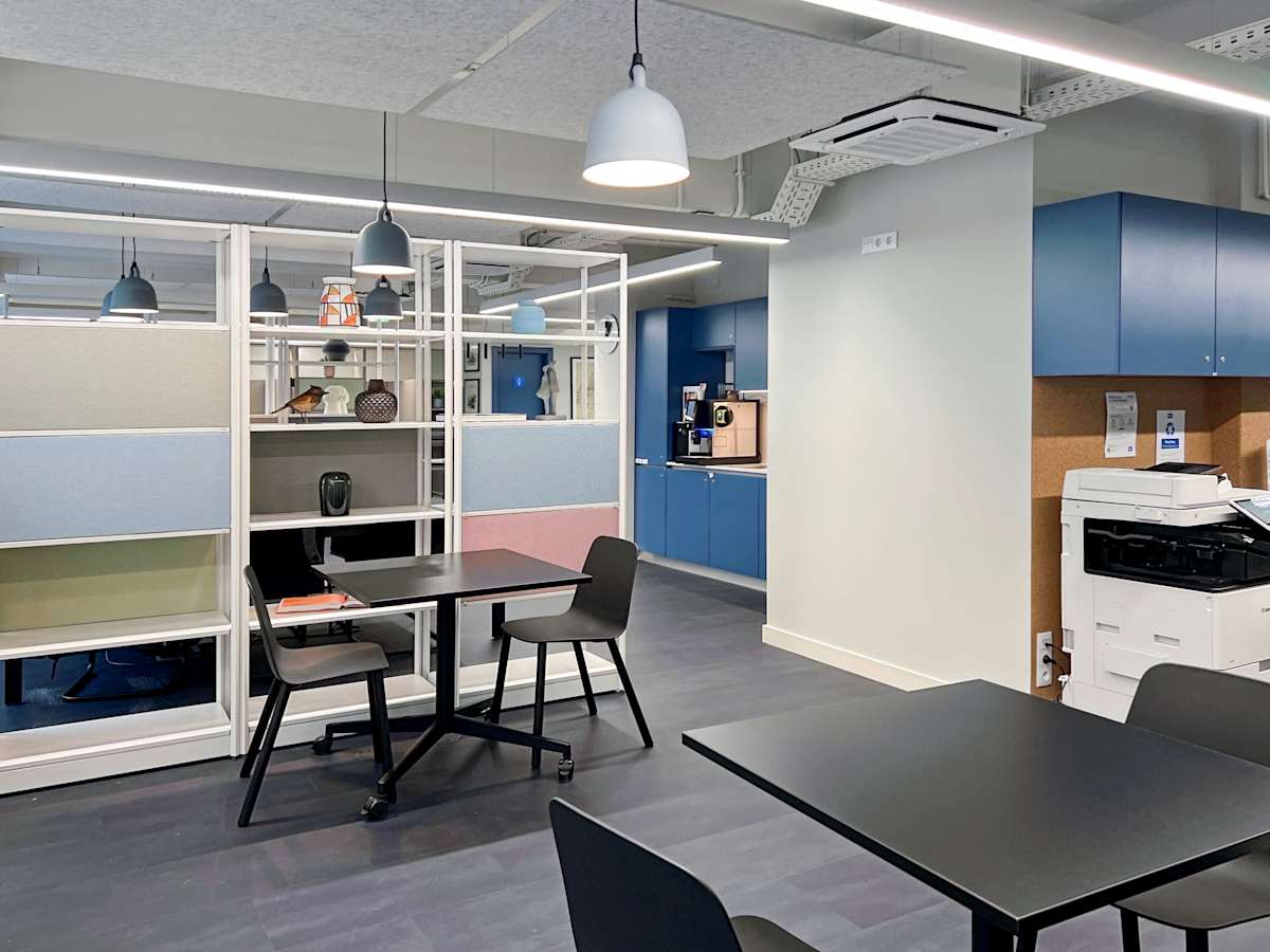 HQ R Braamcamp 52 interior photo 12