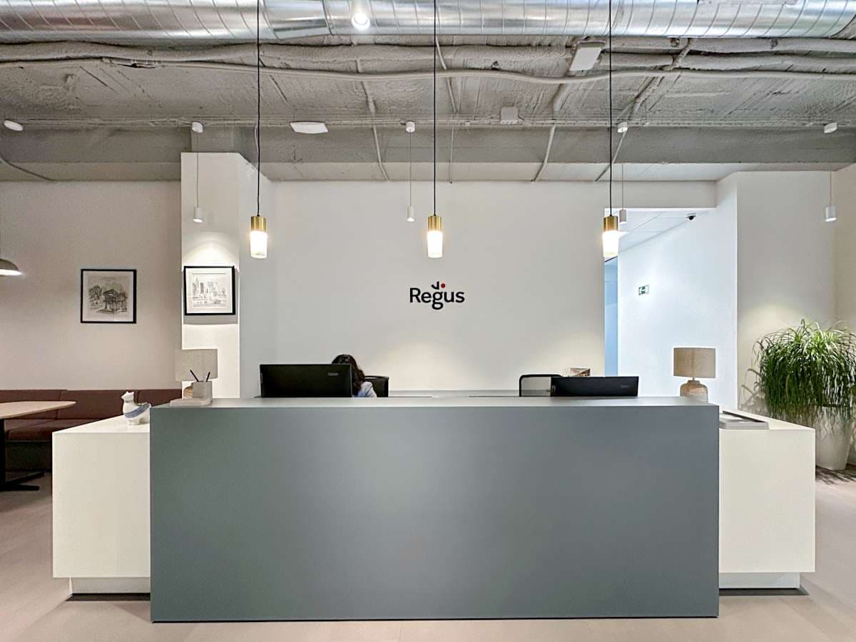 Regus Calle Isabel Colbrand interior photo 2