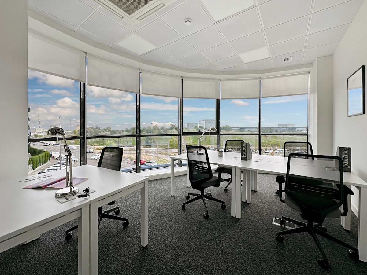 Regus Calle Isabel Colbrand interior photo 7