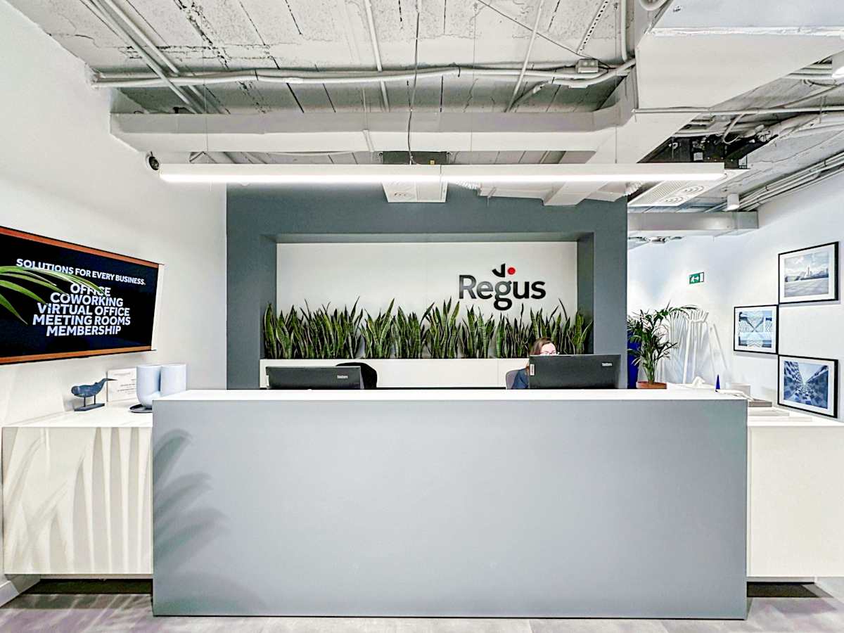Regus 2-12 Ronda de Poniente interior photo 2