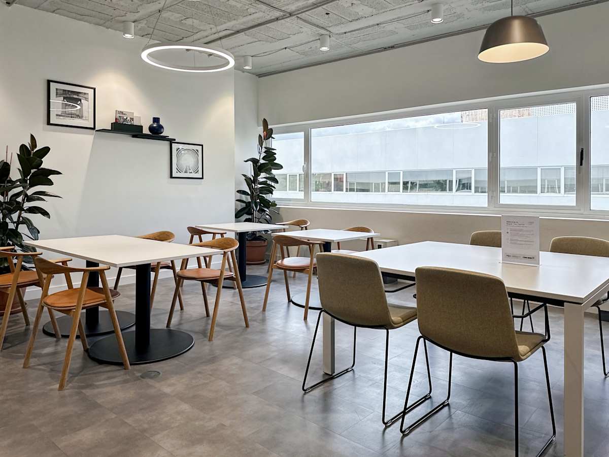 Regus 2-12 Ronda de Poniente interior photo 5