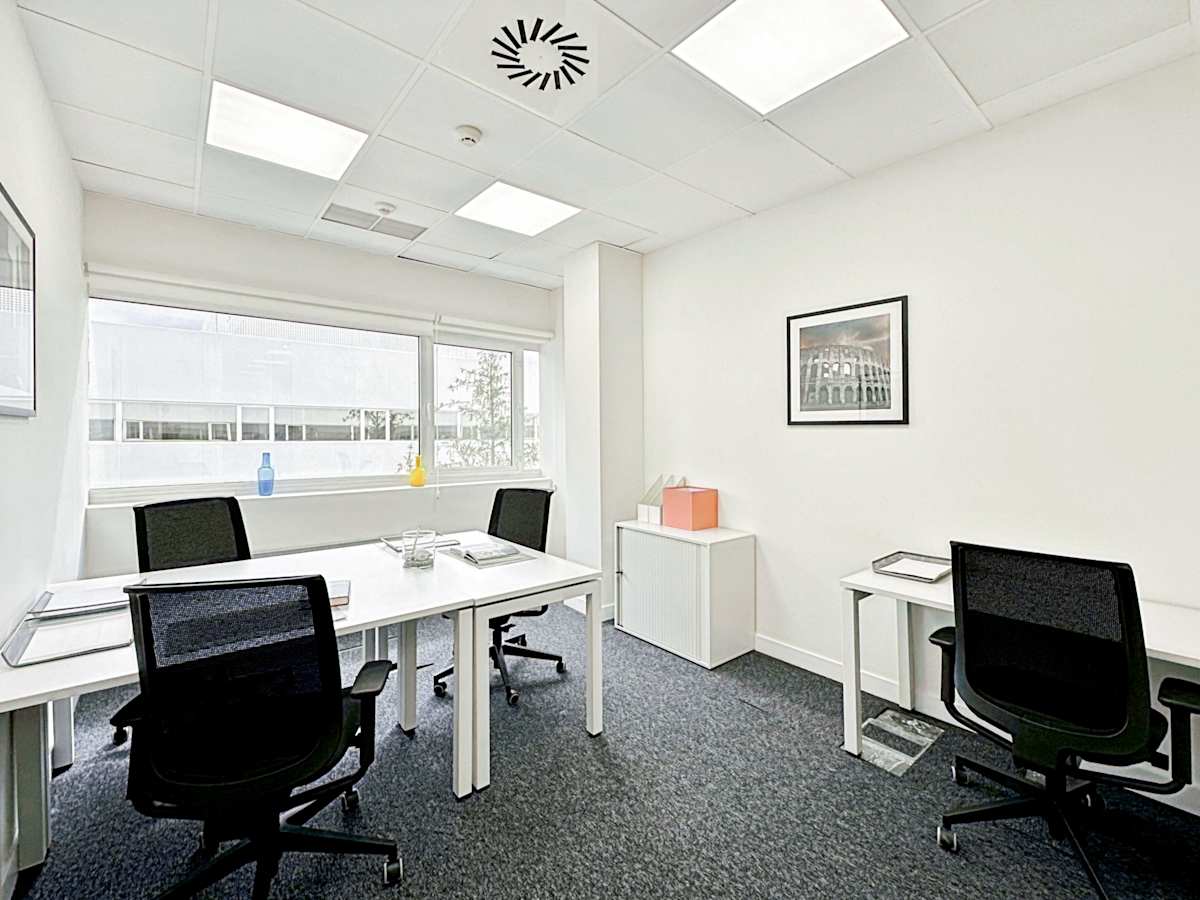 Regus 2-12 Ronda de Poniente interior photo 6