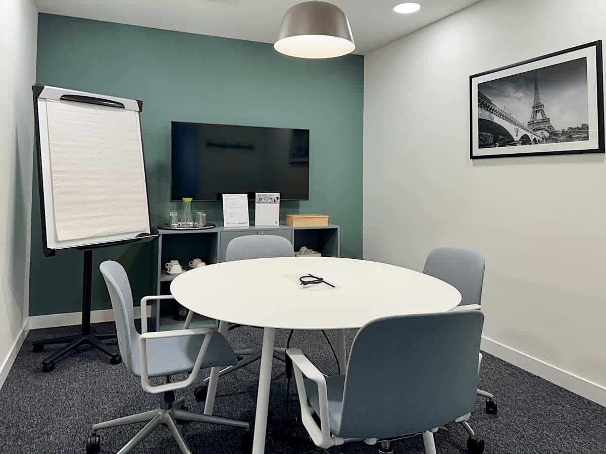 Regus 2-12 Ronda de Poniente interior photo 9
