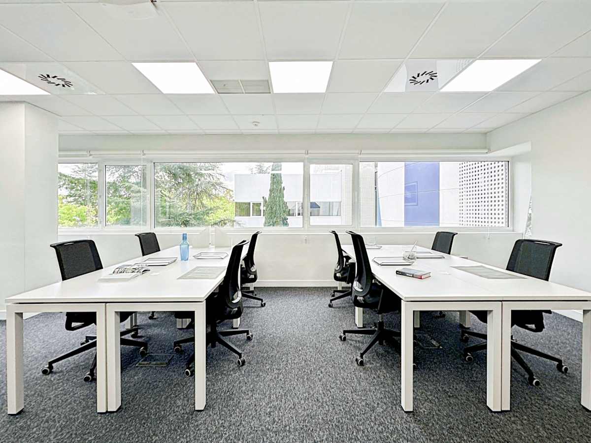 Regus 2-12 Ronda de Poniente interior photo 10