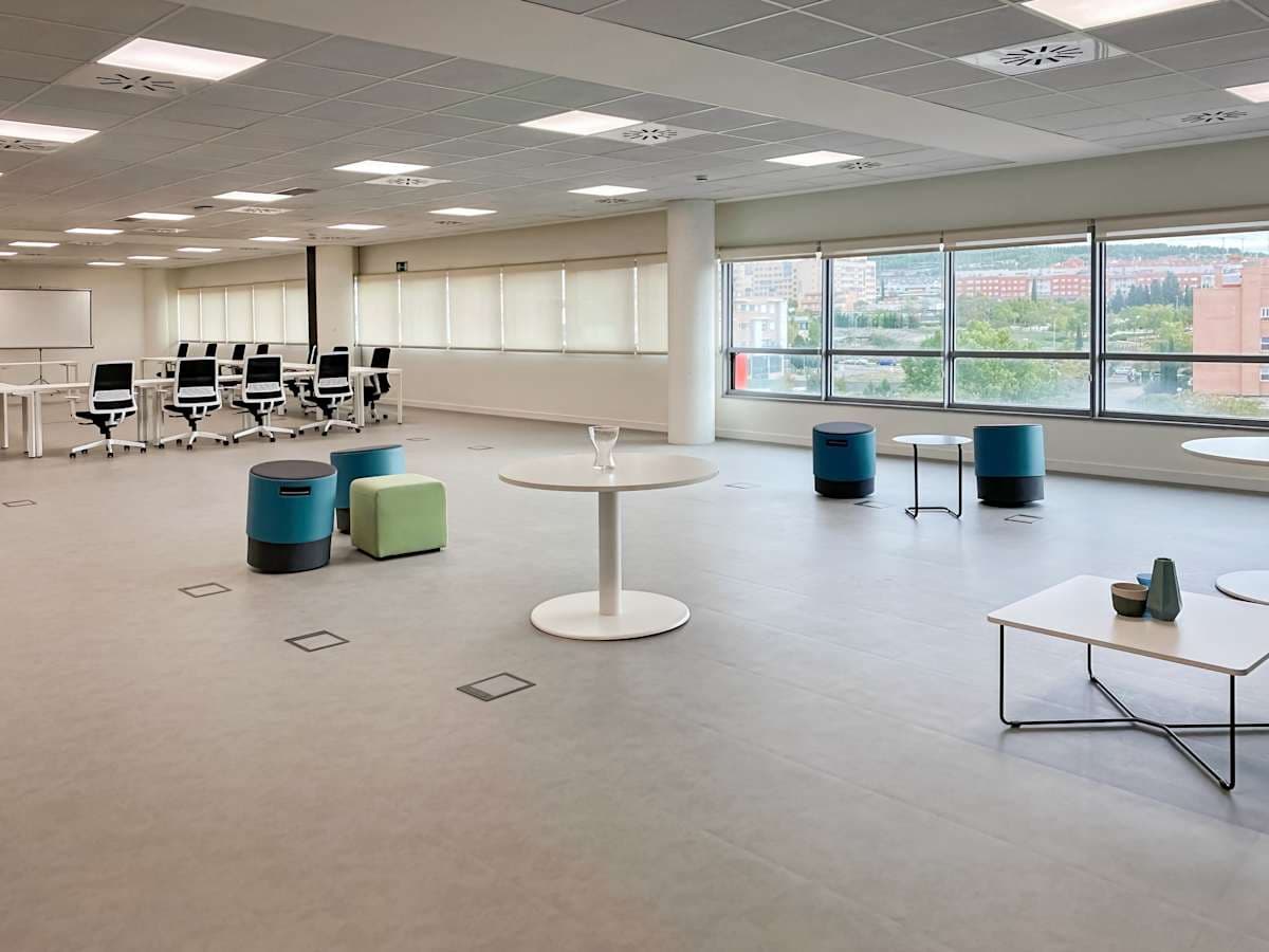 Regus Rivas Square Garden interior photo 14