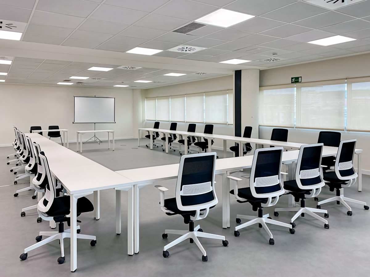 Regus Rivas Square Garden interior photo 3
