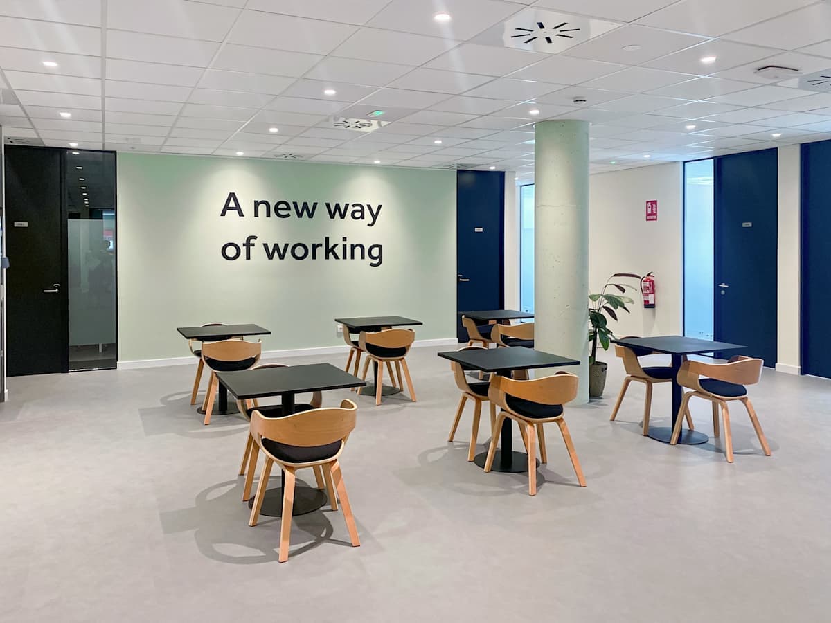Regus Rivas Square Garden interior photo 5