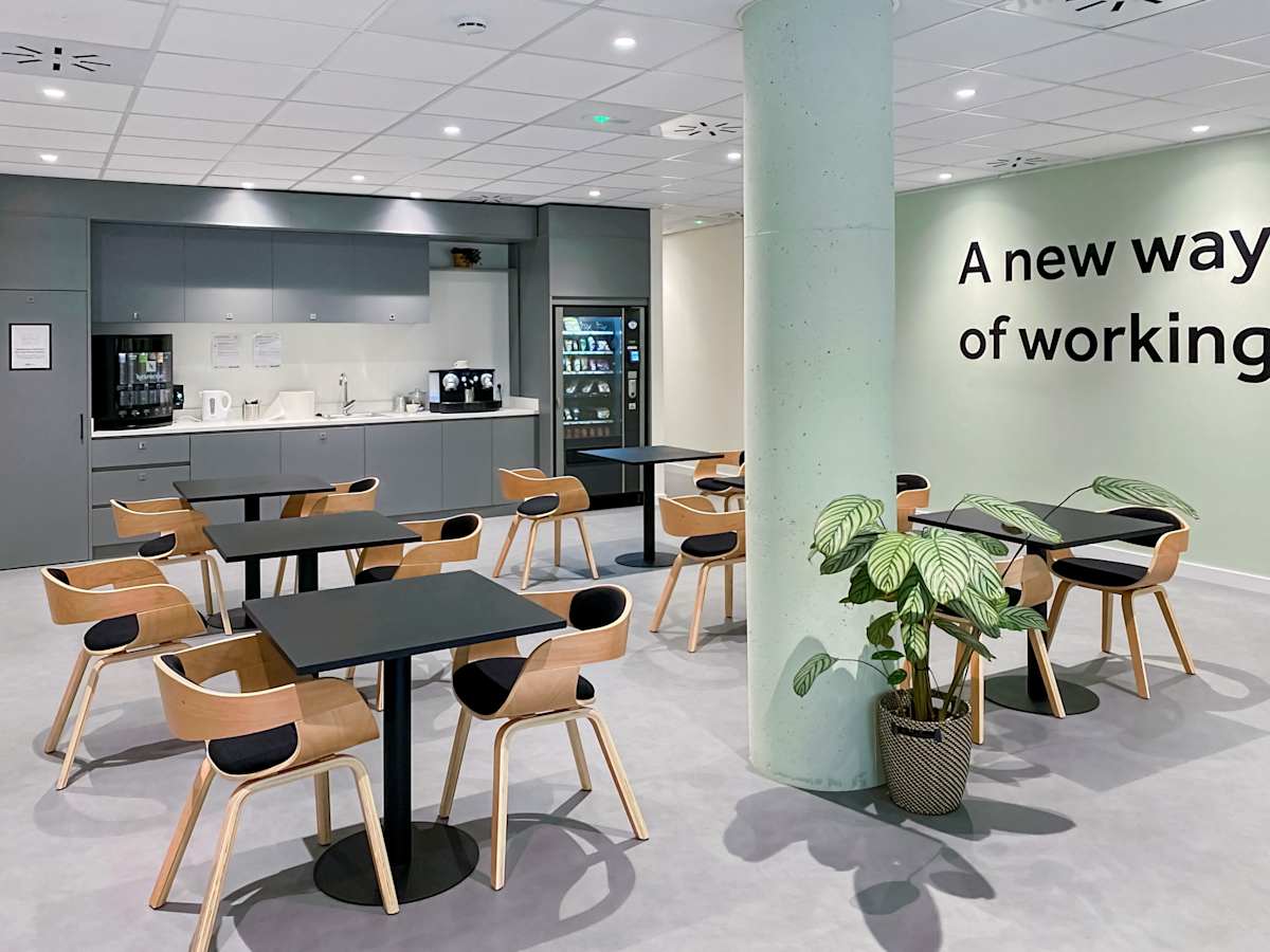 Regus Rivas Square Garden interior photo 6