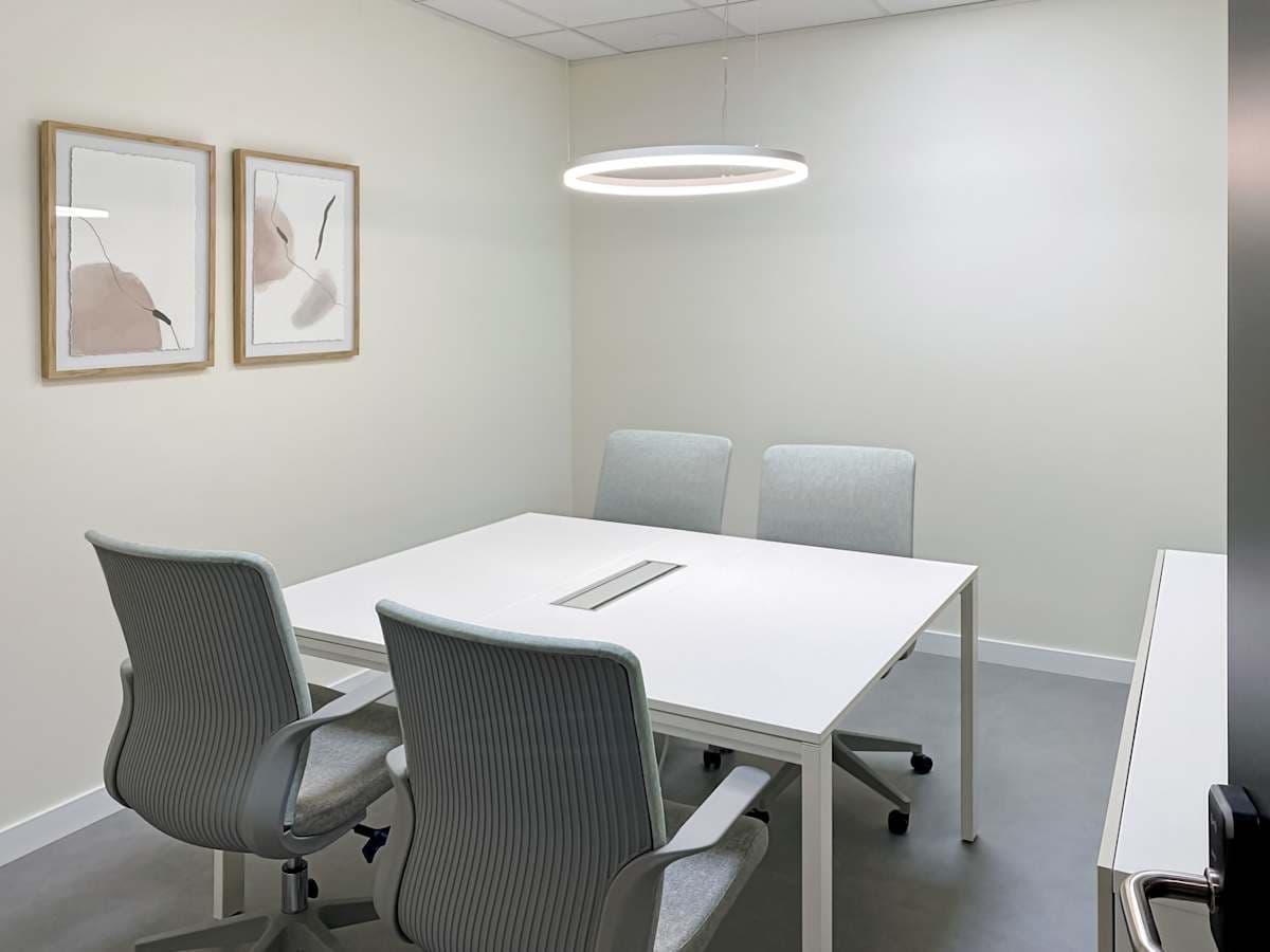 Regus Rivas Square Garden interior photo 9