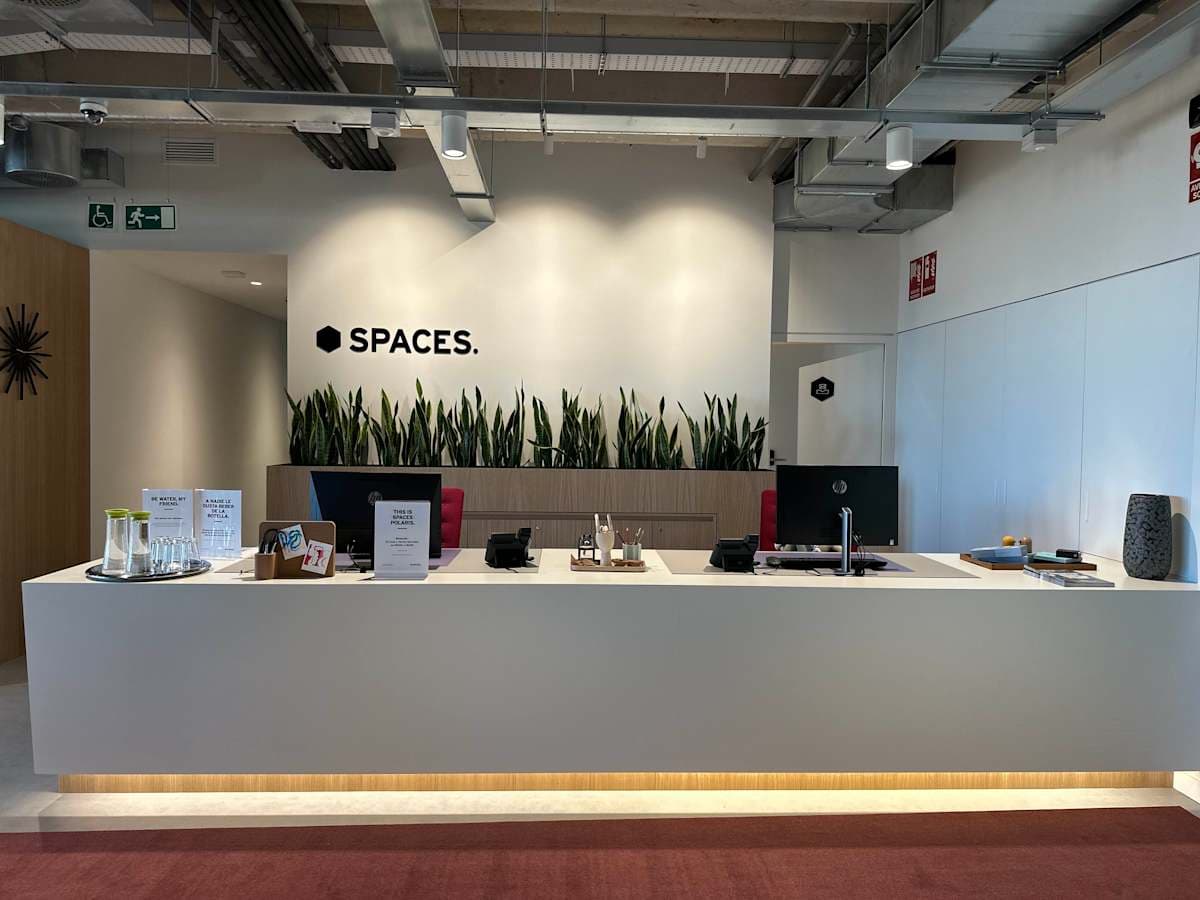 Spaces Avenida de Manoteras interior photo 2