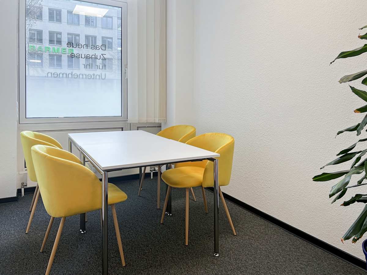 Regus Atrium interior photo 8