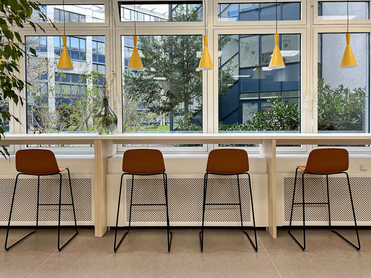 Regus Atrium interior photo 9